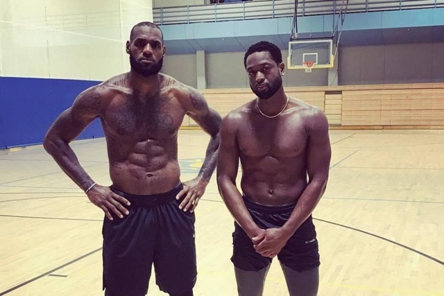 摘下护目镜 摘下护目镜